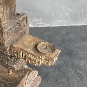 Cabezal de Pilar Arquitectónico de Madera Tallado a Mano, Soporte para Múltiples Velas, Objeto Decorativo Vintage Antiguo - Product Image 4