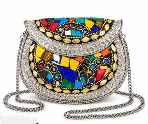 Sac de soirée indien artisanal en mosaïque, pochette demi-lune en métal doré avec chaîne - Product Image 1