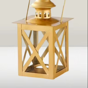 Lanterne en métal suspendue fabriquée à la main, vente en gros, finition laiton, lanterne à bougie pour décoration extérieure et intérieure - Product Image 1