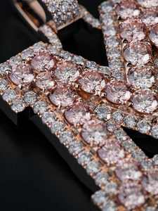 Colgante de Plata de Ley 925 con Baño de Oro Rosa, Letra Inicial Personalizada M y Moissanita VVS Iced Out, Joyería Hip Hop para Regalo - Product Image 2