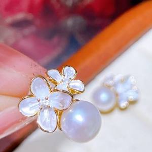 Boucles d'oreilles en perles d'eau douce à fleurs de cerisier haut de gamme, nouveau design de niche, bijoux naturels haut de gamme - Product Image 1