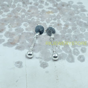 Pendientes Minimalistas de Plata 925 con Bola Colgante para Mujer, Pendientes Geométricos con Cuentas Colgantes, Joyería Moderna Hecha a Mano, Regalo para Ella - Product Image 4