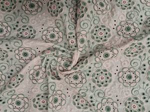 Tissu en coton brodé ajouré floral vert menthe et rose poudré, motif médaillon, broderie intégrale, le plus vendu - Product Image 2