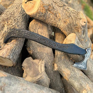 Hacha Estilo Tomahawk Vikinga Industrial Hecha a Mano, Hoja de Acero al Carbono, Mango de Madera, Diseño Nórdico Rústico para Camping, Bushcraft y Trabajo en Madera - Product Image 2