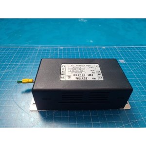Filtre anti-bruit EMI Soshin Electric NF3030C-VZ, utilisé comme pièce détachée pour équipement semi-conducteur d'époque - Product Image 1