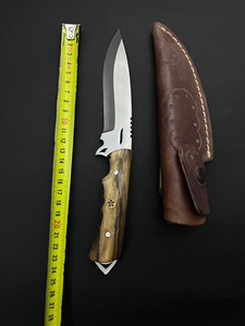 Cuchillo de Supervivencia Alemán de Acero Inoxidable, Hoja Fija, Cuchillo de Caza con Borde Parcialmente Dentado, Mango de Nogal y Funda de Cuero - Product Image 6