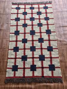 พรมคิลิมทำมือจากขนสัตว์และปอกระเจา ลายเรขาคณิตเพชร ทอแบบแบน พร้อมพู่ห้อย ตกแต่งภายในห้องนั่งเล่น ผลิตด้วยมือในอินเดีย สไตล์โมเดิร์น - Product Image 3