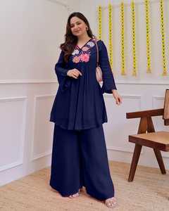 ชุดเซ็ตสองชิ้นลำลองสำหรับผู้หญิง ผ้าวิสโคส/โพลีเอสเตอร์ กางเกงขาบาน ระบายอากาศได้ดี เหมาะสำหรับฤดูร้อน ตกแต่งด้วยลายปักอย่างประณีต ออกแบบมาเพื่อความสบาย - Product Image 3