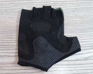 Gants de sport Geo Brothers, demi-doigts, respirants, anti-transpiration, adhérence légère, vinyle de haute qualité, personnalisables, fitness - Product Image 4