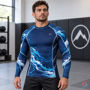 Rashguard BJJ MMA bleu marine, cyan, blanc, à panneaux hexagonaux, imprimé performance avec superpositions motif vague de tempête et technique - Product Image 1