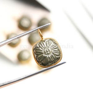 Colgante de flor tallada en pirita natural, chapado en oro vermeil, plata de ley 925, con gema de cristal curativo, joyería al por mayor - Product Image 3