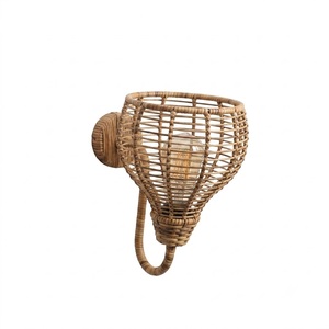 Lámpara de pared moderna de ratán tejida a mano estilo boho, con pantalla de mimbre natural, interruptor de cremallera y brazo de metal negro mate para dormitorio - Product Image 3