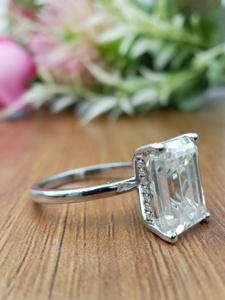 Anillo de Compromiso y Boda D'VINS JEWELS con Forma de Esmeralda, Corte Brillante, Color D, Plateado en Oro Blanco, Certificado - Product Image 3