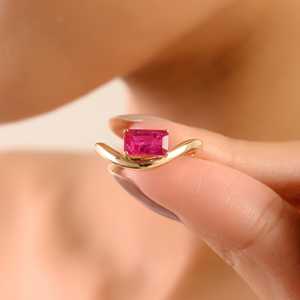 Anillo de Oro Amarillo K14 con Rubí Natural, Gema Preciosa, Piedra de Nacimiento de Julio, Diseño Ondulado, Joyería de Moda para Mujer - Product Image 2