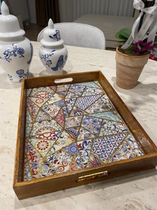 Plateau de service en bois fait main, motif carreaux ottomans, résine époxy - Product Image 4