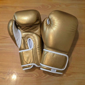 Gants de boxe haut de gamme en cuir PU blanc doré, à doigts entiers, respirants et anti-humidité, avec fermeture auto-agrippante, pour entraînement et sparring adulte - Product Image 1