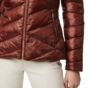 Chaqueta Acolchada Chevron para Mujer con Cuello de Sherpa Sintética, Ajuste Delgado, Abrigo de Invierno de Lujo con Exterior de Satén, OEM - Product Image 4