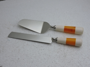 ชุดมีดเค้กสแตนเลส 2 ชิ้น ด้ามไม้ รูปทรงยาว ล้างมือเท่านั้น - Product Image 4