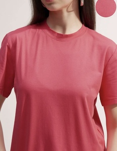 T-shirt femme en tissu premium, manches courtes, coupe slim, crop top pour adolescentes et femmes, haute qualité, basique mais au look élégant. - Product Image 1