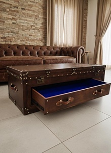 Table basse vintage en bois de manguier, coffre de rangement en cuir buff avec accessoires en laiton, meuble artisanal - Product Image 6