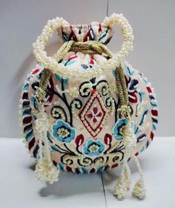 Bolso de mano tipo Potli con cordón, bordado y con cuentas, para fiestas, bodas, y para guardar joyas y cosméticos. - Product Image 5