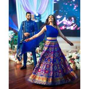 Lehenga Choli de Fiesta para Mujer con Elegante Trabajo de Tejido Zari - Product Image 4