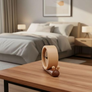 Horloge de table en bois faite à la main pour la décoration de la maison et du bureau - Product Image 2