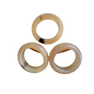 Anillos de dedo hechos con cuerno de búfalo y buey de alta calidad, pedidos a granel, diseño aceptable, anillos de dedo ajustables con cuerno de buey para joyería Bohemia - Product Image 1