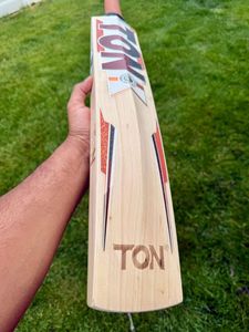 ไม้คริกเก็ต TON GUTSY ENGLISH WILLOW ขนาดมาตรฐาน - Product Image 2