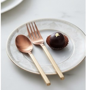 Juego de Cubiertos Modernos en Oro Rosa, Acabado Mate, Resistentes al Óxido, Cubertería Metálica para Bodas, Juego de Cuchara, Tenedor y Cuchillo - Product Image 2