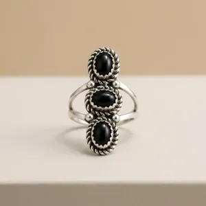 Anillo de Cóctel Shagufta Bano con Ónix Negro Vintage, Plata de Ley 925, Engaste de Bisel con Piedra Ovalada Geométrica, Joyería Unisex - Product Image 4