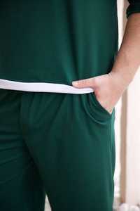 Conjunto Deportivo Unisex Verde Oscuro, Pantalón Largo con Bolsillos Laterales, Cintura Elástica, Estilo Casual Ajustado, Transpirable, de Algodón y Spandex para Otoño - Product Image 2