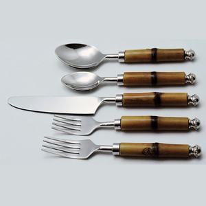 Ensemble de couverts classiques avec manche en bois, 5 pièces, passe au lave-vaisselle, finition polie miroir - Product Image 4