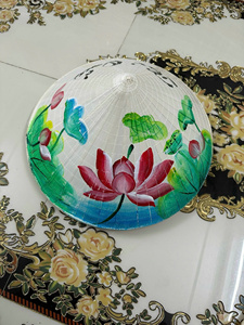 Chapeau conique traditionnel vietnamien Non La Hat, écologique, fait main, en feuilles de palmier naturelles, pour la décoration, la protection solaire et les événements culturels - Product Image 3