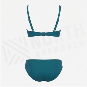 Conjunto de bikini color verde azulado para mujer con detalle central de cuentas, top tipo bandeau y braguita hipster, traje de baño elástico de color liso - Product Image 2