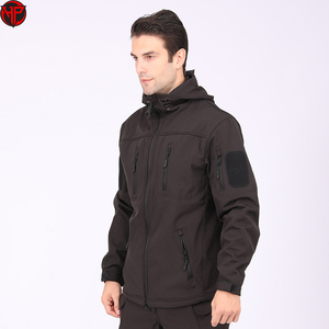 เสื้อแจ็คเก็ตผู้ชายแบบยุทธวิธี ผ้า softshell กันน้ำ กันลม มีฮู้ด เหมาะสำหรับกิจกรรมกลางแจ้ง ล่าสัตว์ มีกระเป๋าหลายช่อง ใช้เป็นชุดทำงานได้ - Product Image 5