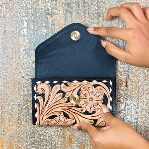 Cartera Corta de Cuero Genuino para Mujer, Diseño Moderno y Elegante, con Estampado Floral, Cierre Plegable Vintage, para Uso Diario - Product Image 4
