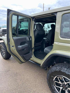 Ready to ship Used 2025 off-road SUV, 4-<b>door</b> extended wheelbase model, Rubicon-style <b>trim</b> - Product Image 3