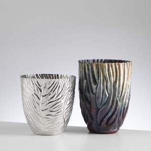 Vase de table en métal martelé argenté, moderne, fait main, décoratif, porte-fleurs - Product Image 2