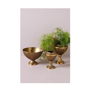 Hermosas macetas de metal hechas a mano, elegantes, en stock a precio de mayorista. - Product Image 4