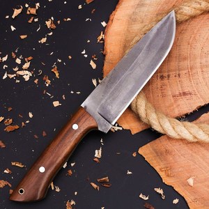 Cuchillo de Hoja Fija de Acero al Carbono Forjado a Mano con Punta Caída, Mango de Madera, para Camping y Uso Exterior, Diseño Full Tang de 2.5mm de Grosor - Product Image 3