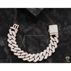 สร้อยข้อมือดีไซน์เนอร์แบบ Cuban Link สีโรสโกลด์ ประดับด้วยพลอย VVS Lab Grown คุณภาพพรีเมียม พร้อมตัวล็อกแบบ Iced Out ที่ปลอดภัย - Product Image 1