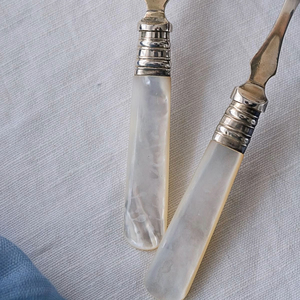 Ensemble de couverts en acier inoxydable argenté, 2 pièces, avec manche en nacre, finition poli miroir, comprenant cuillère de service, fourchette et couteau, pour les réceptions et les dîners - Product Image 4