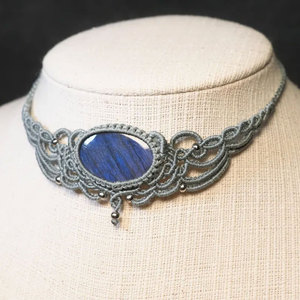 Collar de Macramé Gris Hecho a Mano con Labradorita, Piedra Brillante, Estilo Boho Gótico, Joyería Curativa, Venta al Por Mayor - Product Image 1