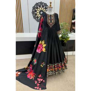 Vestido de fiesta de diseñador XL con Penti y Dupatta completamente cosidos - Product Image 3