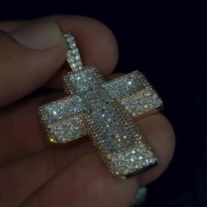 Colgante de cruz con incrustaciones de moissanita plateada, estilo diamante, colgante de cruz de Jesús estilo hip hop, amuleto religioso brillante, regalo de joyería para unisex - Product Image 3