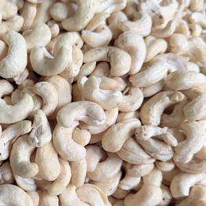 Vente Flash : Noix de Cajou Brutes du Vietnam, Biologiques, Entières, W320 W450, Santigo Cashew, Emballage Personnalisé Disponible - Product Image 1