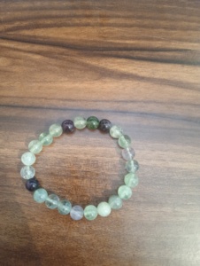Bracelet en perles d'imitation de jade vert Amaira Jewels, style bohème, bijoux pour femmes, imitation plaqué rhodium, forme de boule - Product Image 4