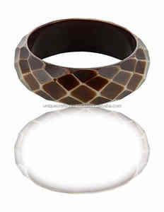 Colección de brazaletes de resina minimalistas elegantes, joyería ecológica colorida de brazaletes de moda de India artesanal única - Product Image 1