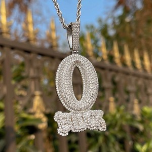 Collier Pendentif Lettres Hip Hop Iced Out Entièrement Sertie de Diamants 'O BLOCK' Plaqué Or et Argent pour Hommes et Femmes - Product Image 1